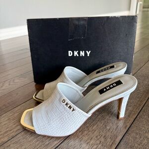 NEW DKNY Bronx Embossed Crocodile Leather Pump Open Toe Mules